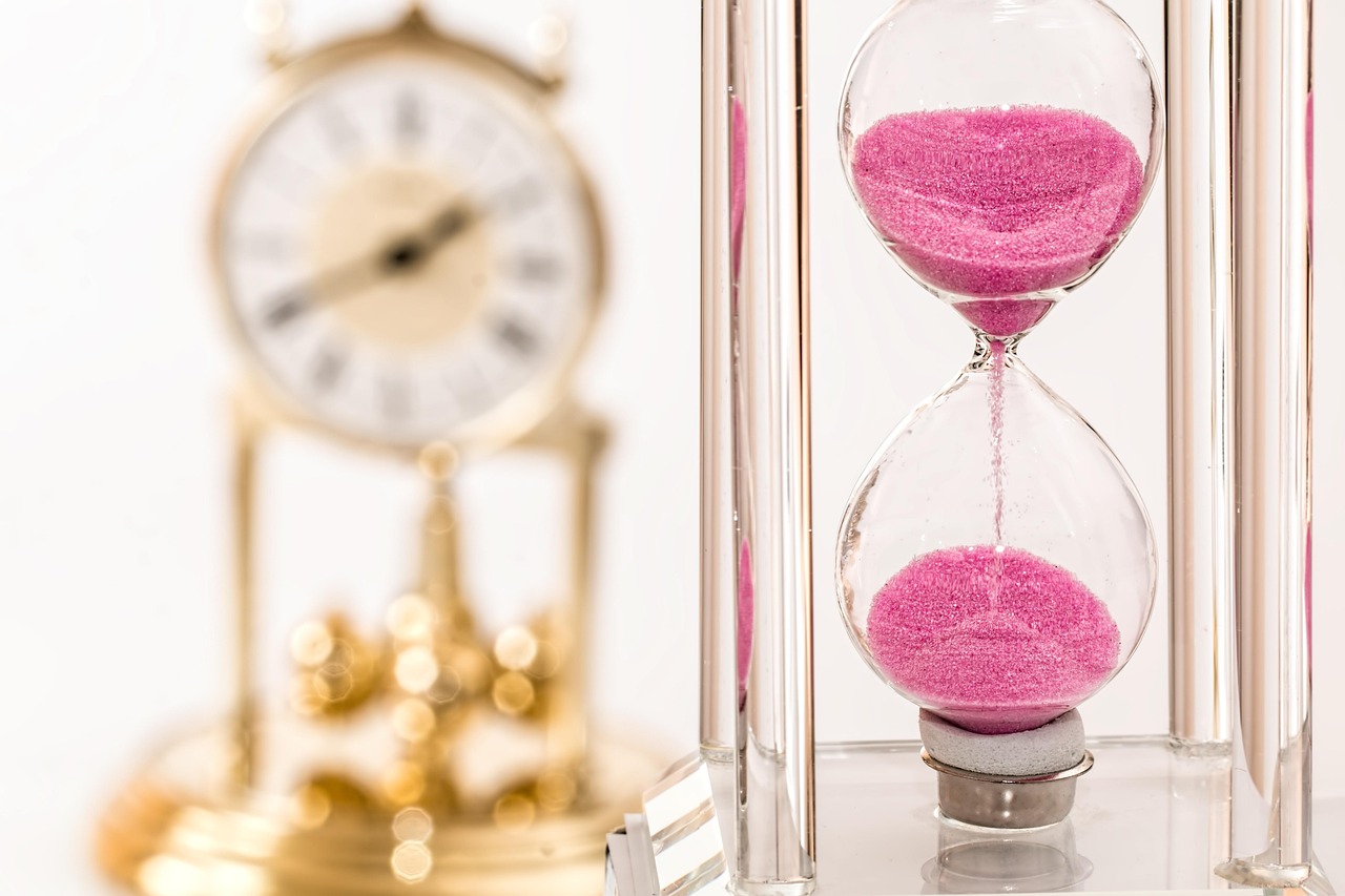 Debt Management Software: 20 Best Tools for Safer Finances 3 hourglass 1703330 1280