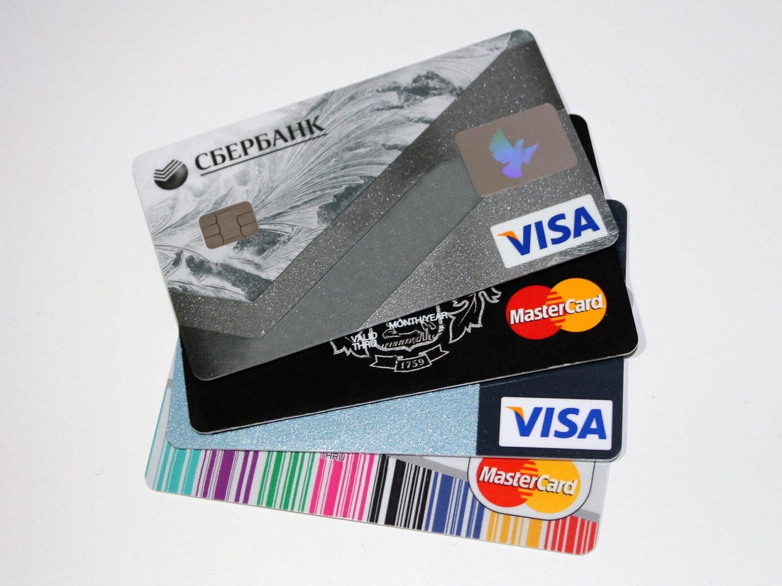 Best Credit Cards for Couples - Comparison Guide 2026 Couple reviewing the best credit cards for couples and comparing rewards, cashback, and joint account options
